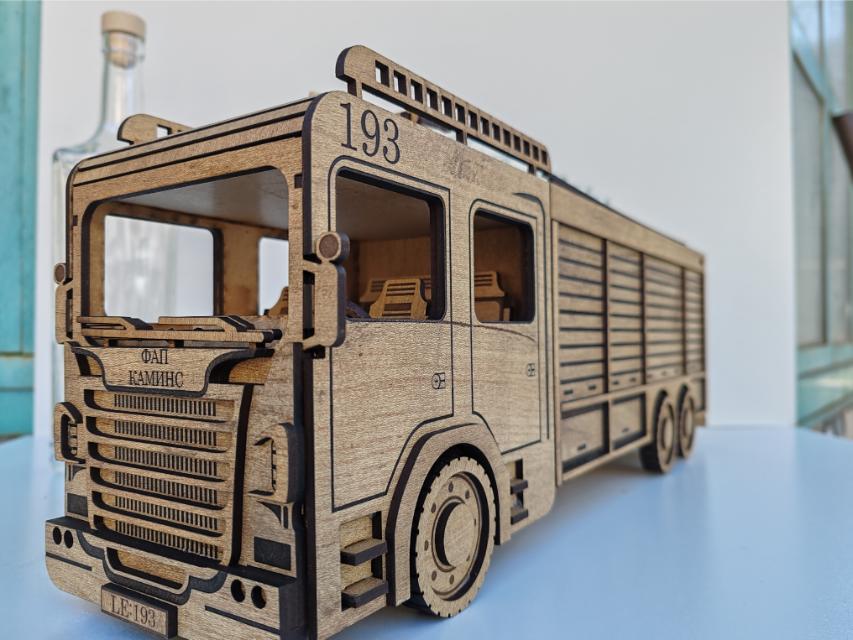Mini bar Vatrogasni kamion – Poklon koji gasi vatru 🚛 - Slika 3