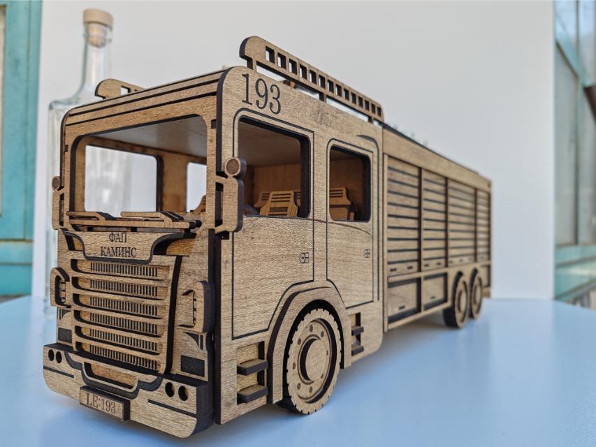 Mini bar Vatrogasni kamion – Poklon koji gasi vatru 🚛 - Slika 4